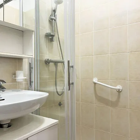 Climatise, 4 Couchages, Centre-ville Du Lavandou, Proche Plage, Parking Inclus - Fr-1-251-580 * Le Lavandou